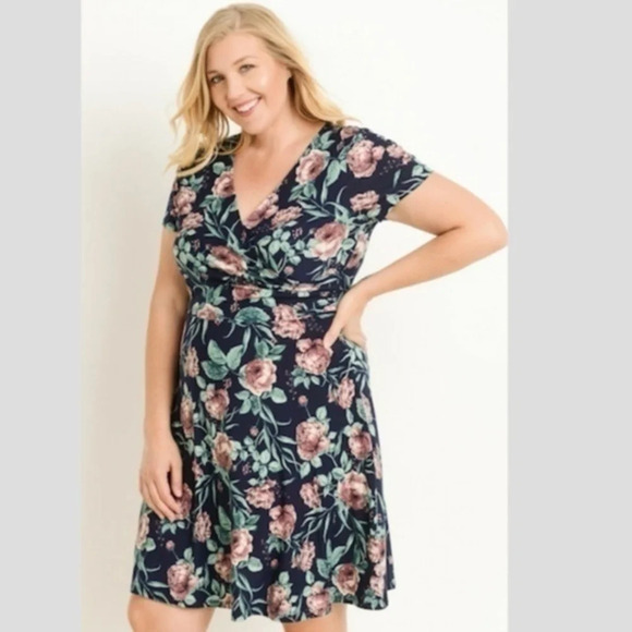 Gilli Dress NWT Navy Floral Wrap Plus Size New - Picture 1 of 6